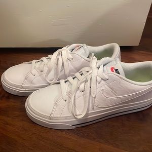 WOMEN'S NIKE COURT LEGACY